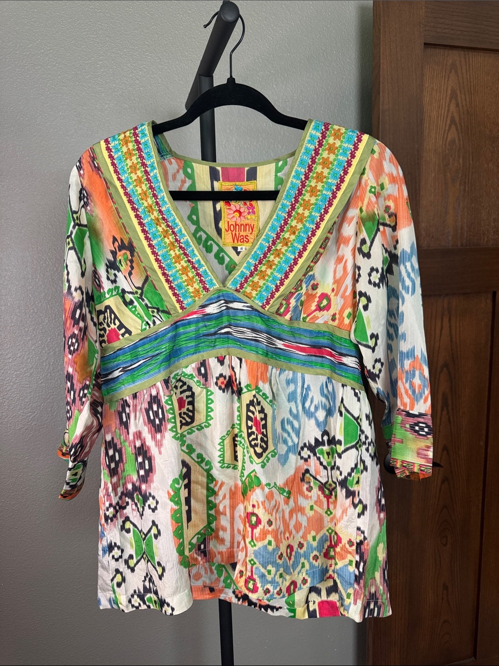 Johnny Was Multicolor V-Neck Embroidered Cotton Top EUC 100% silk